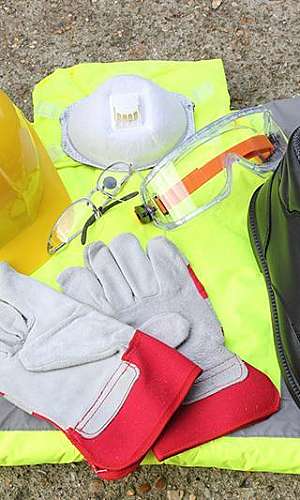 Limpeza de uniformes e equipamentos especiais Limpeza de uniformes e equipamentos especiais